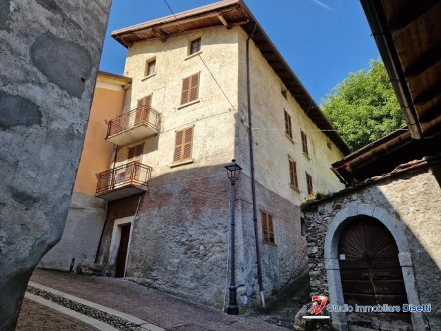 Incudine vendesi casa terra cielo