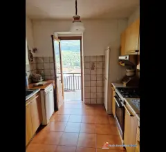 Appartamenti in Vendita - Malonno lava vendesi ampio fabbricato con corte