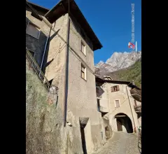 Appartamenti in Vendita - Losine vendesi casa indipendente