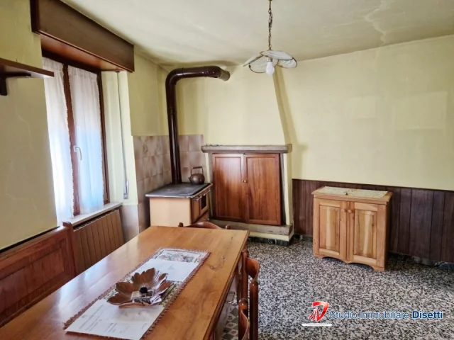 Appartamenti in Vendita - Losine vendesi casa indipendente