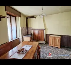 Appartamenti in Vendita - Losine vendesi casa indipendente