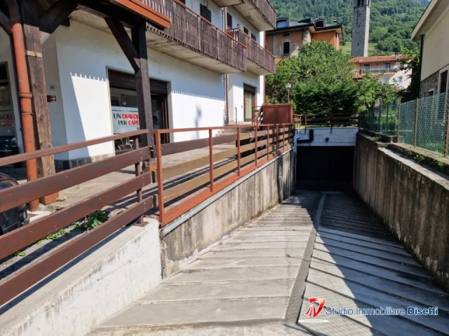 Edolo centro vendesi box con locale deposito