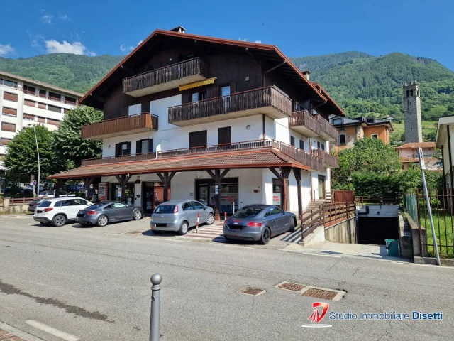 Appartamenti in Vendita - Edolo centro vendesi box con locale deposito