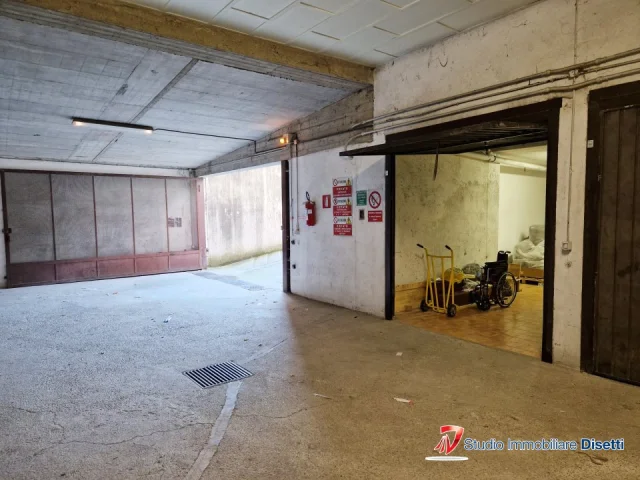 Appartamenti in Vendita - Edolo centro vendesi box con locale deposito