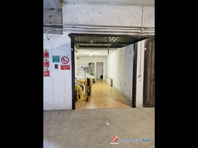 Appartamenti in Vendita - Edolo centro vendesi box con locale deposito