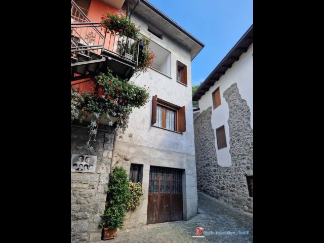 Appartamenti in Vendita - Niardo vendesi casa con garage