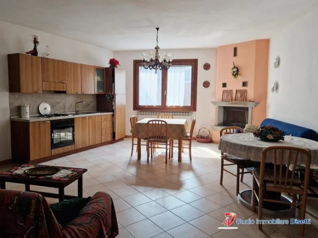Appartamenti in Vendita - Niardo vendesi casa con garage