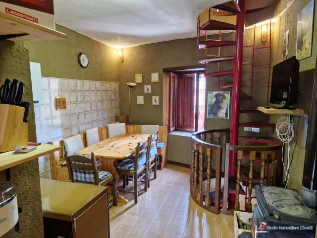 Appartamenti in Vendita - Malonno landò vendesi porzione di casa