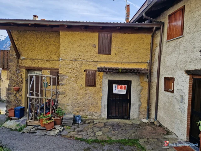 Appartamenti in Vendita - Malonno landò vendesi porzione di casa