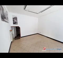 Appartamenti in Vendita - Edolo centro affittasi locale commerciale