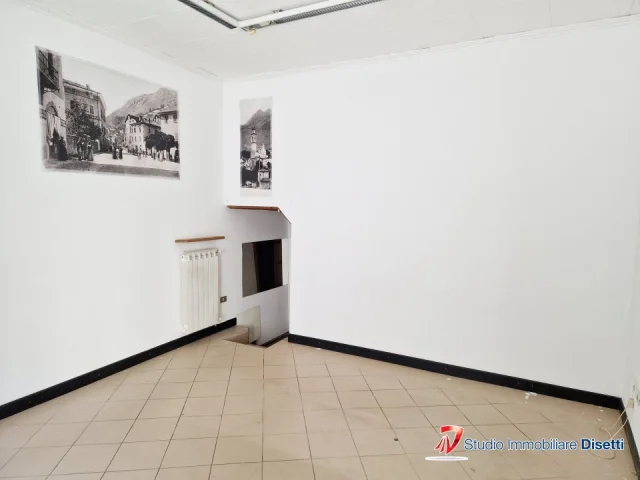 Appartamenti in Vendita - Edolo centro affittasi locale commerciale