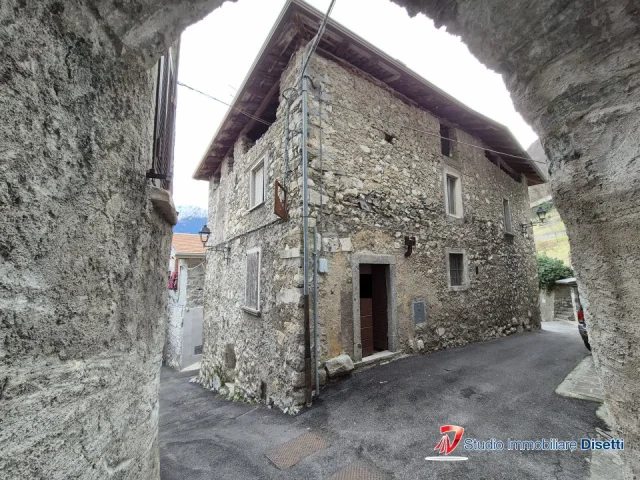 Appartamenti in Vendita - Cerveno centro storico vendesi casa terracielo