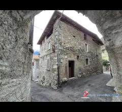 Cerveno centro storico vendesi casa terracielo