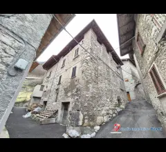 Appartamenti in Vendita - Cerveno centro storico vendesi casa terracielo