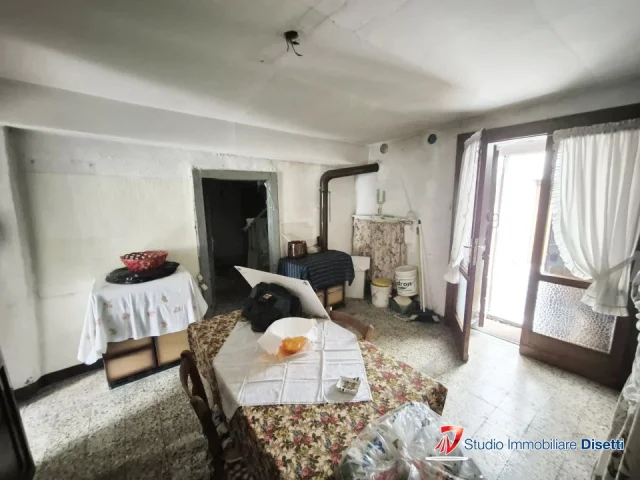 Appartamenti in Vendita - Cerveno centro storico vendesi casa terracielo