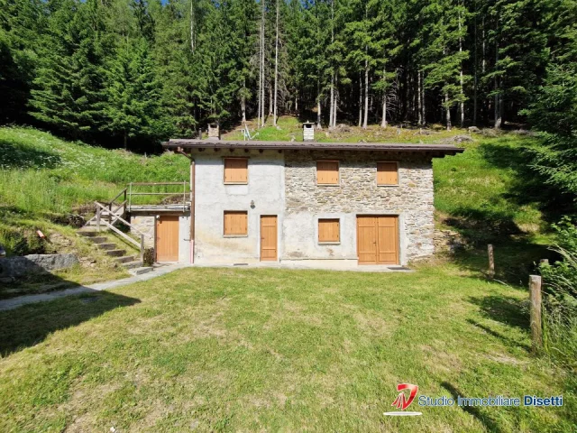 Appartamenti in Vendita - Monno vendesi baita indipendente immersa nel verde