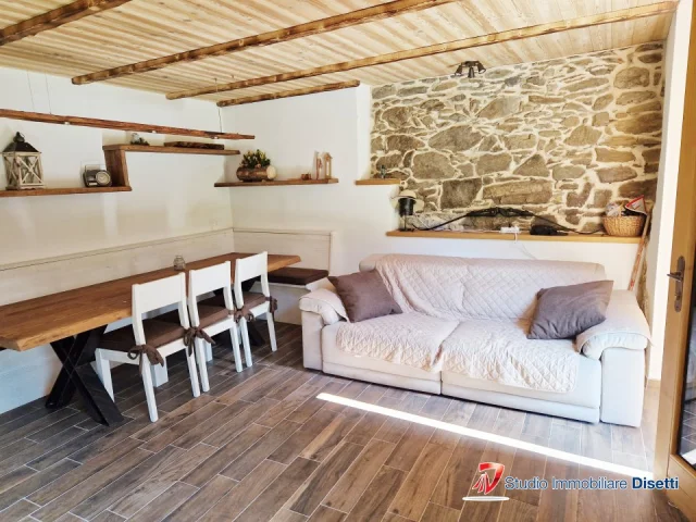 Appartamenti in Vendita - Monno vendesi baita indipendente immersa nel verde