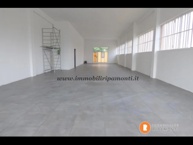 Appartamenti in Vendita - Laboratorio con parcheggi privati