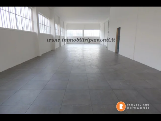 Appartamenti in Vendita - Laboratorio con parcheggi privati