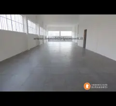Appartamenti in Vendita - Laboratorio con parcheggi privati