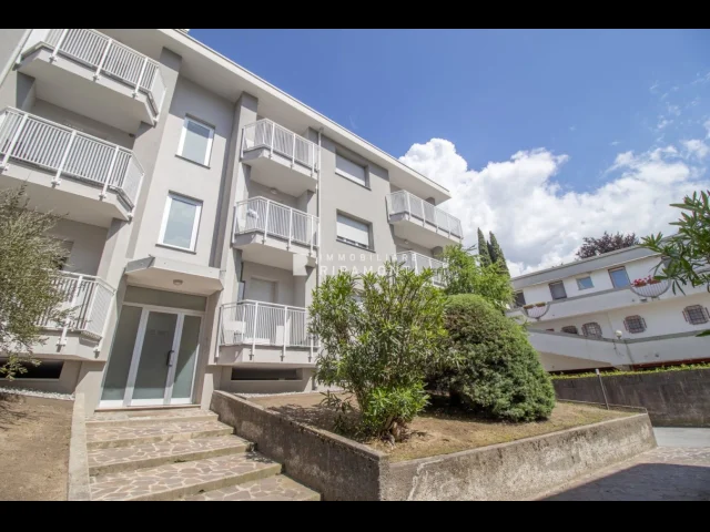 Appartamenti in Vendita - Quadrilocale  a lecco