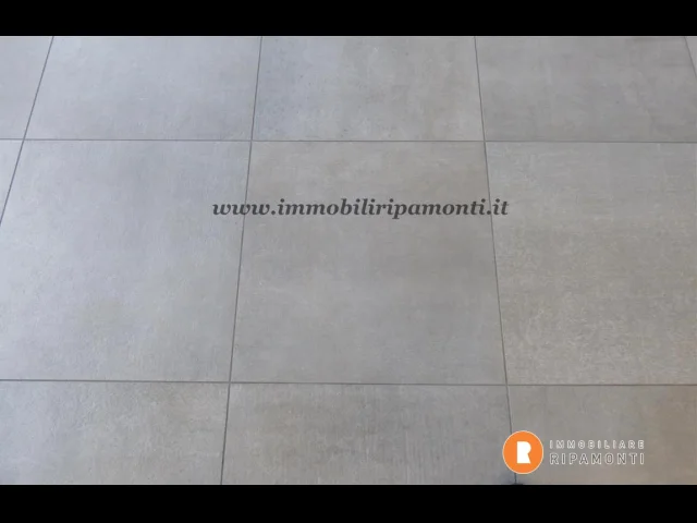 Appartamenti in Vendita - Negozio con parcheggi privati