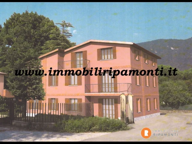 Appartamenti in Vendita - Rustico a pochi passi dal lago