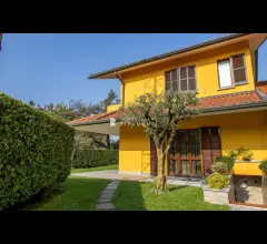 Appartamenti in Vendita - Villa bifamilia a vercurago