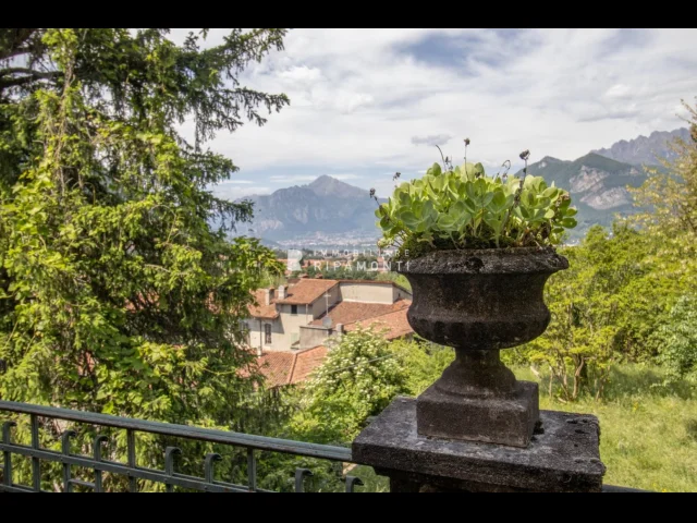 Appartamenti in Vendita - Villa singola a valgreghentino
