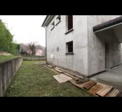 Appartamenti in Vendita - Villa singola a oggiono.