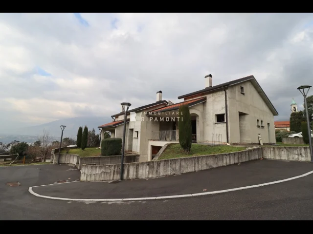 Appartamenti in Vendita - Villa bifamiliare ad oggiono