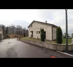 Appartamenti in Vendita - Villa bifamiliare ad oggiono