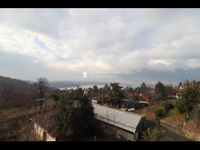 Appartamenti in Vendita - Villa bifamiliare ad oggiono.