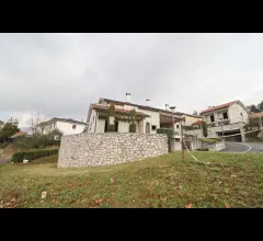 Appartamenti in Vendita - Villa bifamiliare ad oggiono.