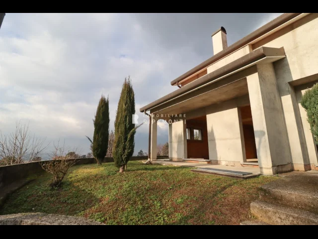 Appartamenti in Vendita - Villa bifamiliare ad oggiono.