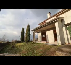 Appartamenti in Vendita - Villa bifamiliare ad oggiono.