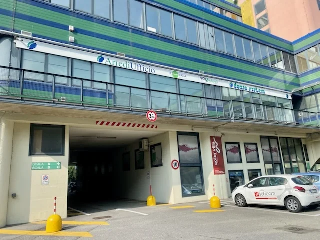 Appartamenti in Vendita - Ufficio a lecco