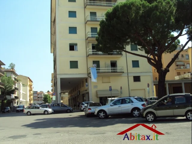 Appartamenti in Vendita - Arezzo negozio - mq 115 -