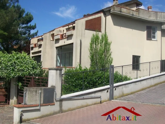 Appartamenti in Vendita - San giovanni valdarno edificio produttivo e villa