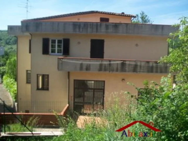 Appartamenti in Vendita - San giovanni valdarno edificio produttivo e villa