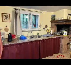 Appartamenti in Vendita - Arezzo chalet in villa sargiano