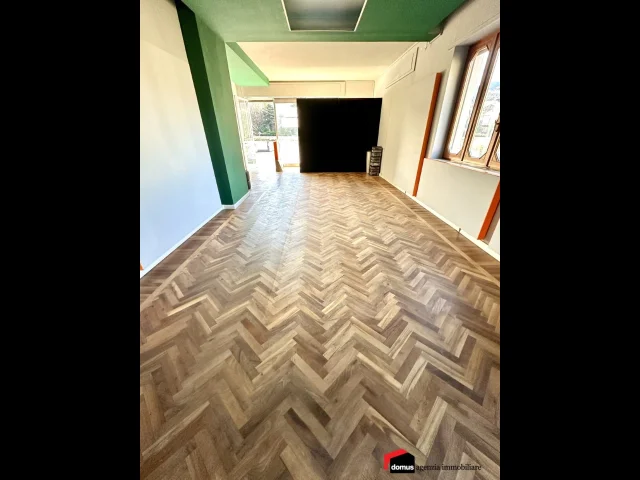 Cogollo: negozio al piano terra con parcheggio privato