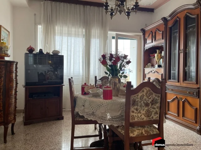 Appartamenti in Vendita - Tricamere con cucina abitabile e soggiorno con terrazzo