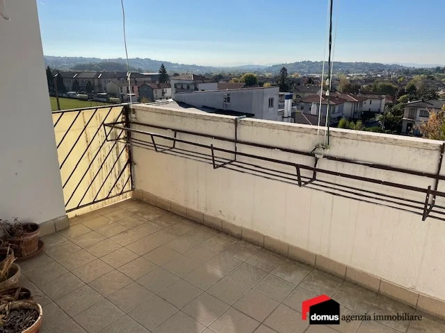 Appartamenti in Vendita - Tricamere con cucina abitabile e soggiorno con terrazzo