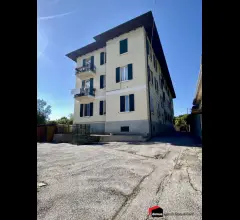 Appartamenti in Vendita - Lugo. spazioso bicamere con box ed orto (attualmente locato)
