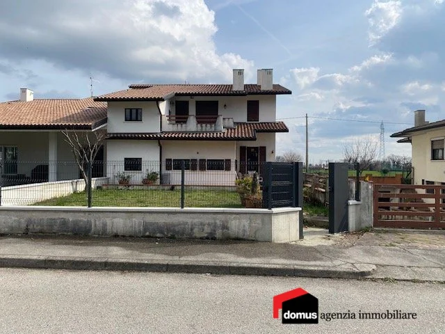 Appartamenti in Vendita - Bifamiliare carre'