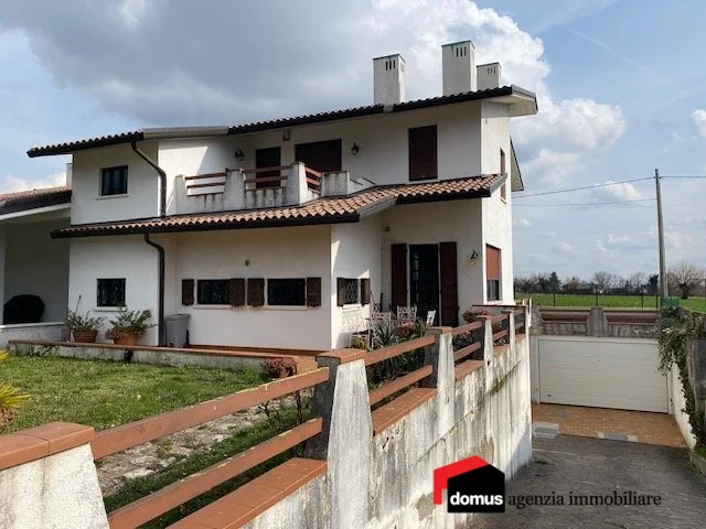 Appartamenti in Vendita - Bifamiliare carre'