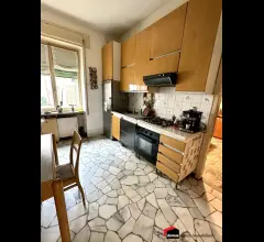 Appartamenti in Vendita - Lugo: abitazione indipendente e negozio