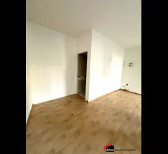 Appartamenti in Vendita - Negozio/ufficio piano rialzato