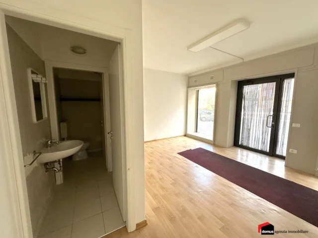 Appartamenti in Vendita - Negozio/ufficio piano rialzato
